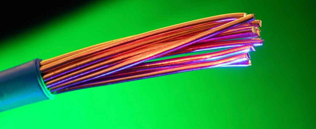 Busbar or daisy chain, and why the first battery ages fastest