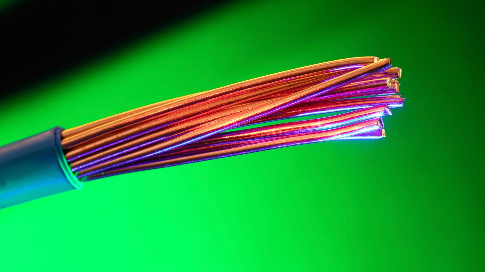Busbar or daisy chain, and why the first battery ages fastest